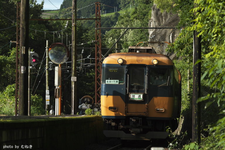 神尾駅、千頭ゆき1番列車が到着
